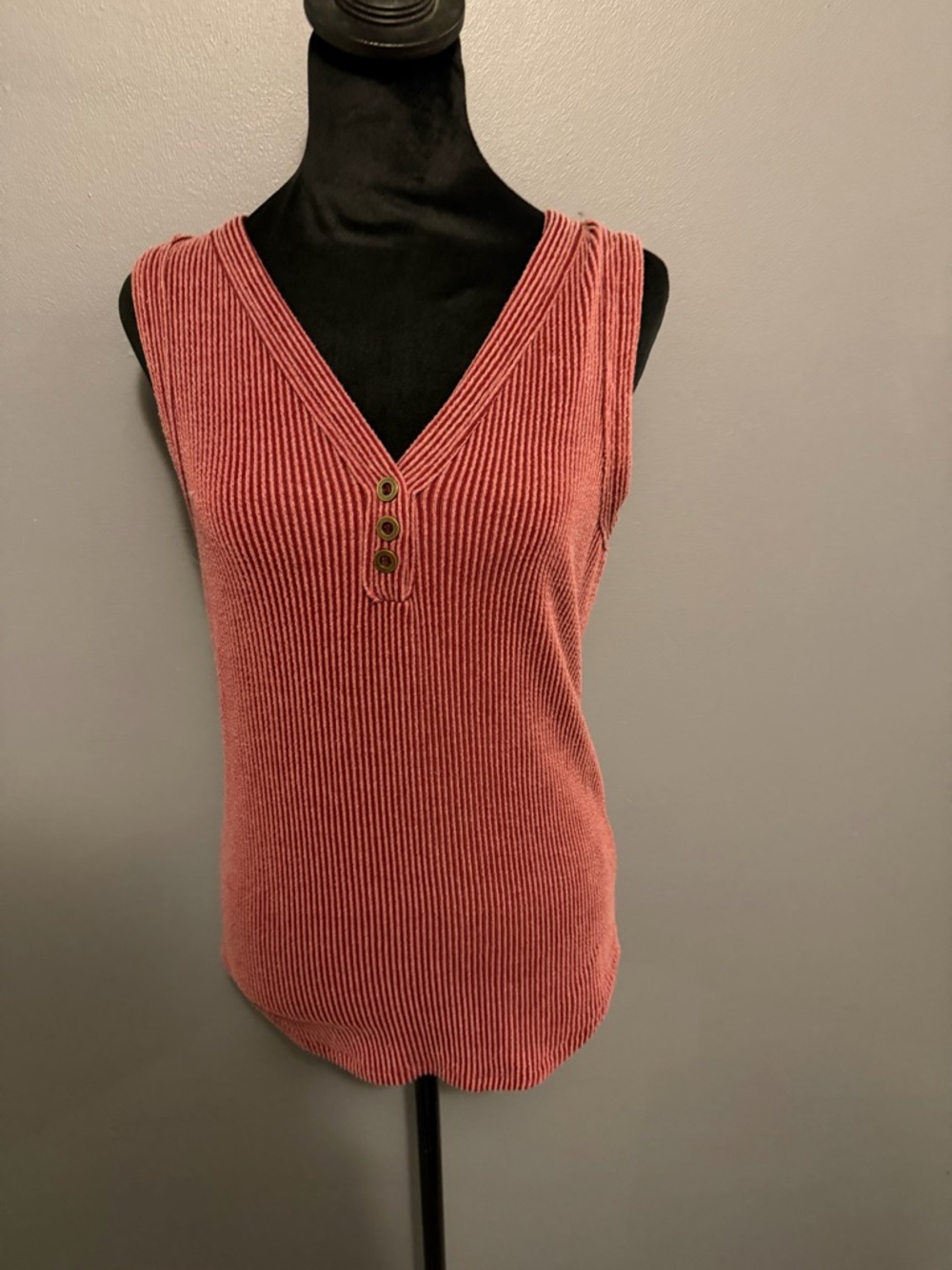 BKE Dusty Rose Ribbed V-Neck Tank with Button Detail